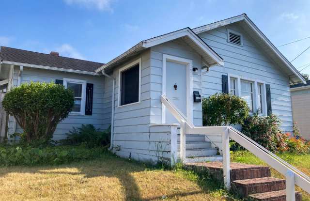 Pet-friendly home with a detached garage! photos photos