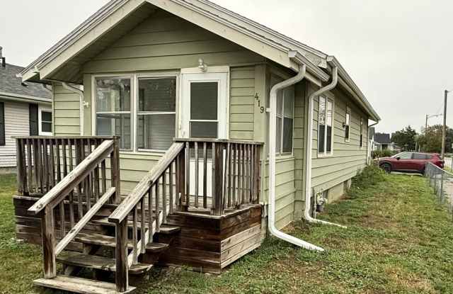 2 Bedroom Home with Basement & Garage Gallery 1