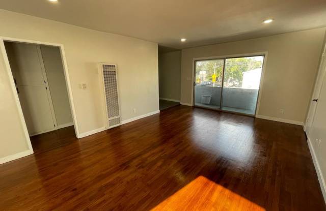1596t Gallery 3