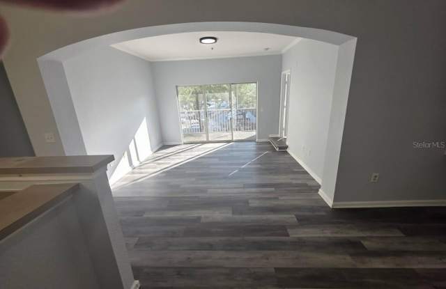 9401 CRESCENT LOOP Circle Gallery 3