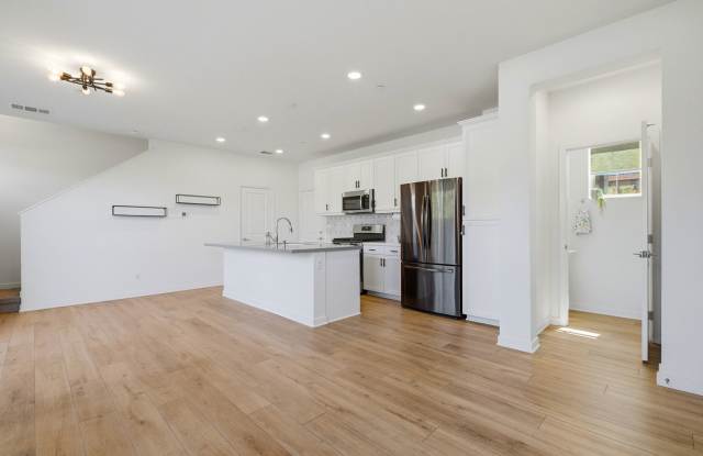 4 Bedroom Townhome for rent In Murrieta Gallery 3