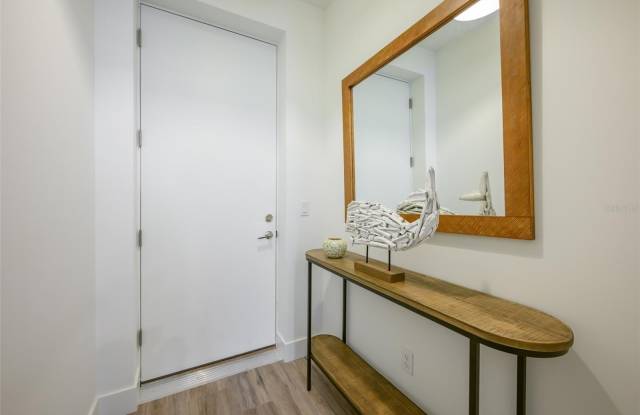 1703 N TAMIAMI Trail Gallery 4