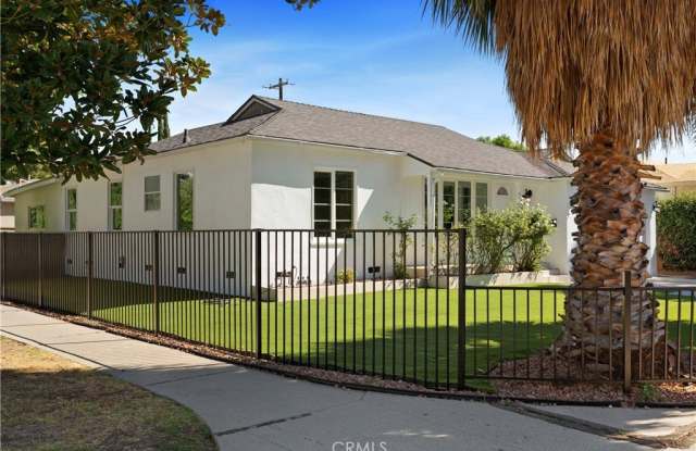 6230 Zelzah Avenue Gallery 3