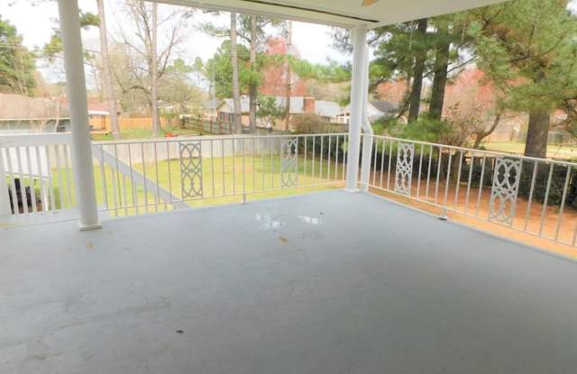 Come look at this beautiful  West Side Russellville Home Gallery 3