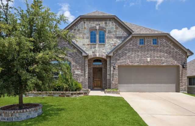 READY TO RENT 5 BEDROOM HOME on oversized lot photos photos