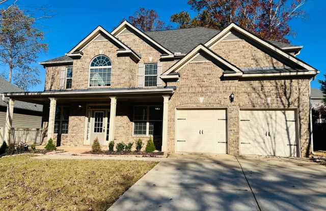 Wow! Hot location! Will not last! Huge rooms, kitchen w/island, patio, hardwood flooring, 2 car garage, arched doorways! - 7 Hollow Way Point, Newnan, GA 30265