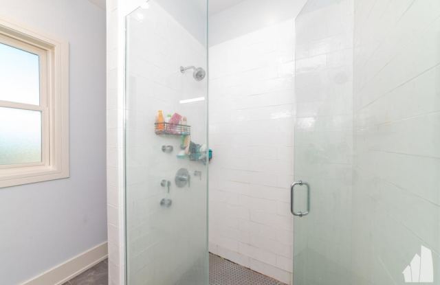 3049 N Clybourn Ave photos photos