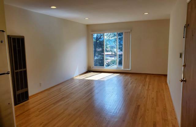 55 Reed Boulevard Gallery 4