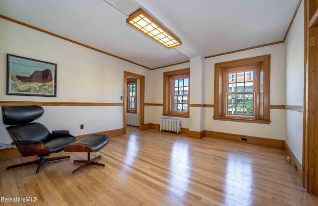 8 Bank Row - 8 Bank Row, Pittsfield, MA 01201