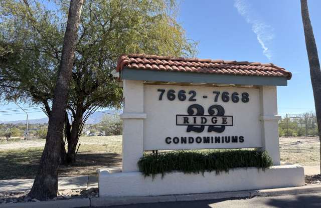 East side condo with community pool/spa/assigned covered parking place photos photos East side condo with community pool/spa/assigned covered parking place photos photos