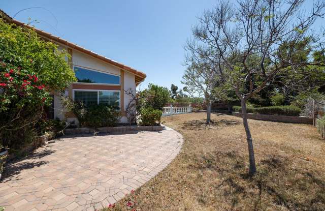 Attached 3-Bedroom Home with Spacious Yard and Remodeled Bathroom! photos photos