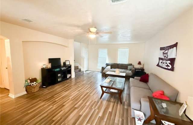 515 Camp Court Gallery 3