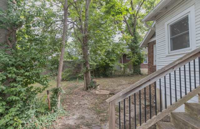 2 Bedroom House Just Steps From Downtown & Campus Gallery 4