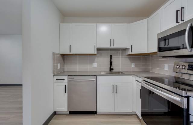 Old Town Scottsdale 2BR Apartment with Washer/Dryer, Pool & Spa – First Month FREE! Gallery 4