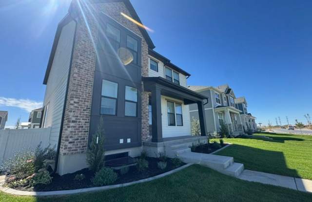 Your Ogden Move Starts Here! 2 Weeks Rent Free on a 4 Bed 3 Bath Home Gallery 1
