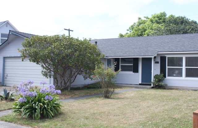Arcata 3/2 great location with fenced yard! Gallery 1