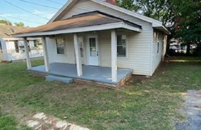557 Perry Avenue - 557 Perry Avenue, Greenville, SC 29611