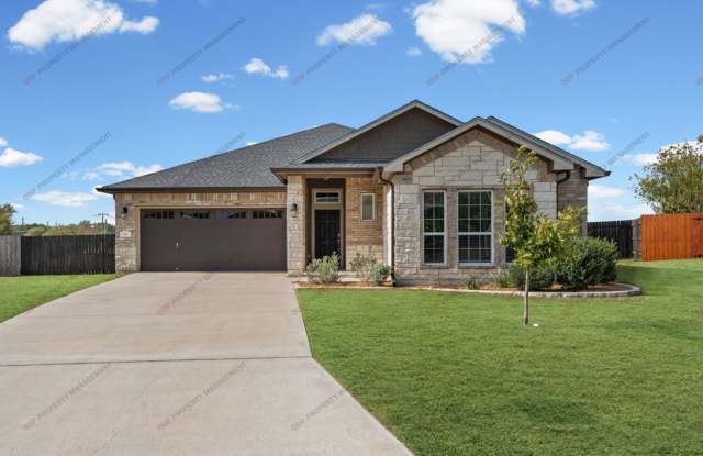 Magnificent home in Wyndham Hill Community! -Refrigerator, Washer/Dryer, and Lawn Care ALL INCLUDED - 821 Rivington Drive, Temple, TX 76502