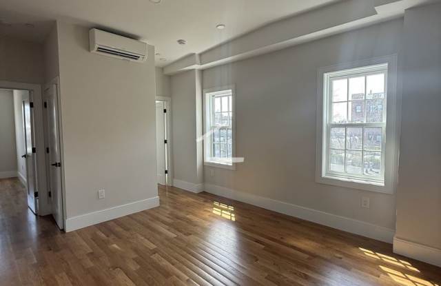 Charming 3 Bedroom- No Broker Fee Gallery 3