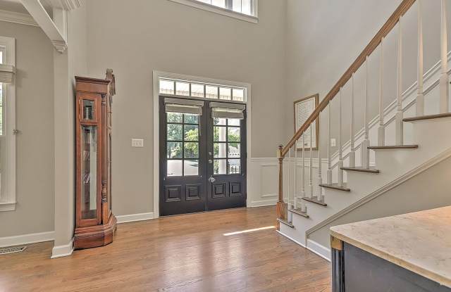 Spacious 5-Bedroom, 5-Bath Home for Rent in Shadowwood Gallery 4