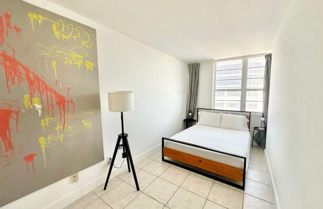 Amazing location: Close to Lincoln & the beaches: 1bed/1bath at the iconic Decoplage: available now @ $ 2,200.00 / monthly! Gallery 4