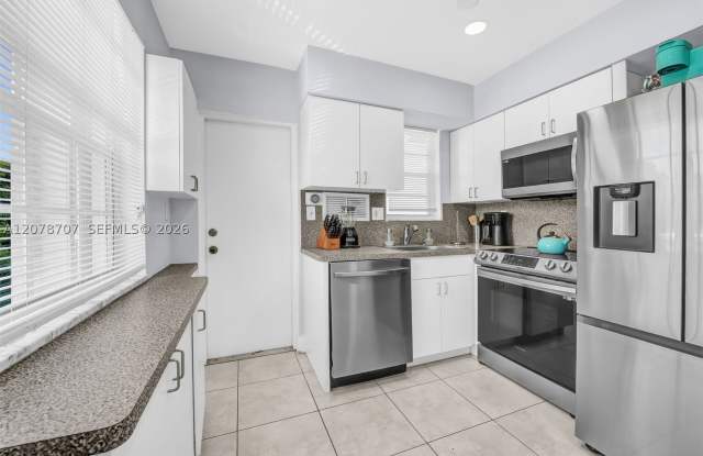 2160 NE 56th St photos photos
