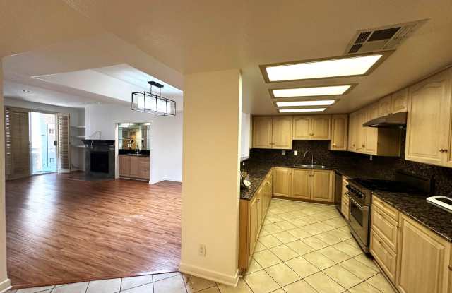 Spacious 2 bedroom condo in West LA - 10326 Almayo Avenue, Los Angeles, CA 90064
