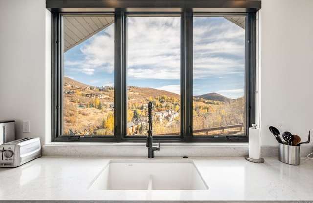 475 ECHO SPUR Gallery 4