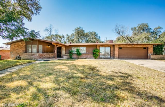 118 Sharon Dr - 118 Sharon Drive, San Antonio, TX 78216