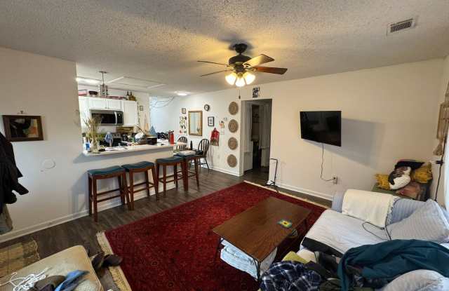Charming 3 bed/2bath Cottage! Gallery 4