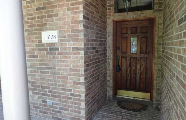 1008 Cedar Falls ST Gallery 3