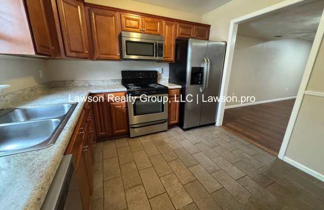 Updated Townhome Located in the Town of Vinton Gallery 4