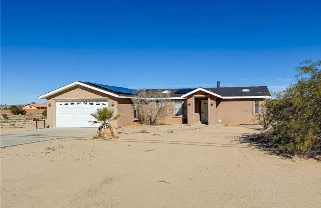 29 Palms Home with Garage photos photos