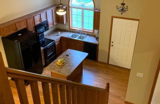 1541 Hallmark Avenue N - 1541 Hallmark Avenue North, Oakdale, MN 55128