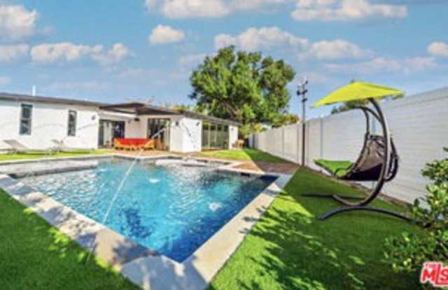22616 Oxnard Street photos photos