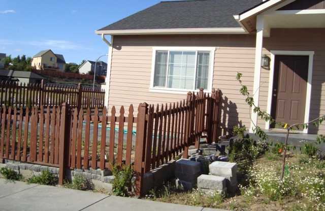 Pet Friendly Single Family Home w/attached garage and RV Parking photos photos