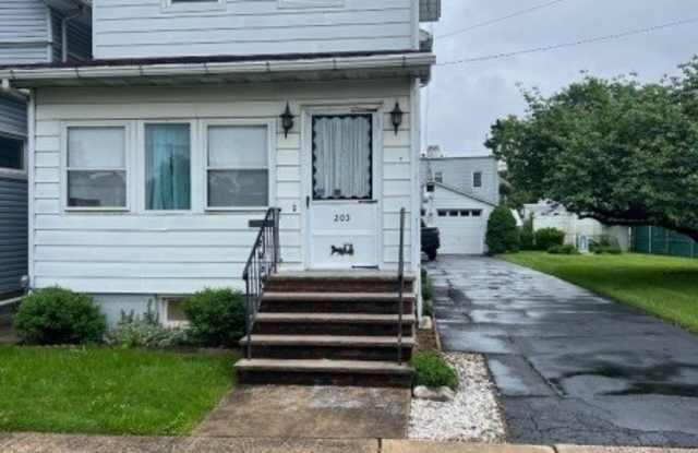 203 W Blancke St photos photos