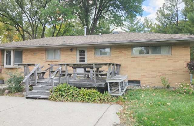 Charming 3-Bedroom Home on Spacious Land Just South of Ankeny - RENT SPECIAL photos photos