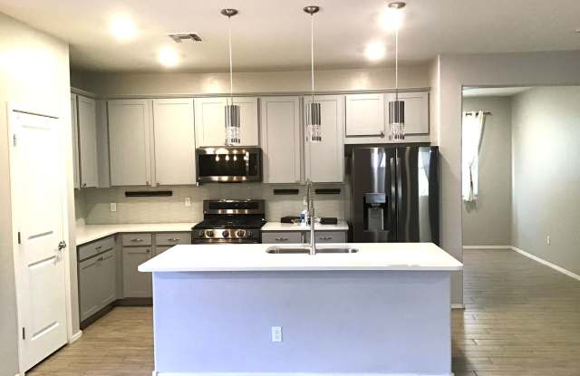 Clean, 3 Bdrm + Den, 2 Bath, 1842 sq/ft in NW area - 8000 North Scholes Avenue, Casas Adobes, AZ 85741