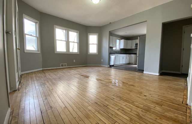Spacious 4 Bedroom 1.5 Bathroom Townhome in Minneapolis! photos photos