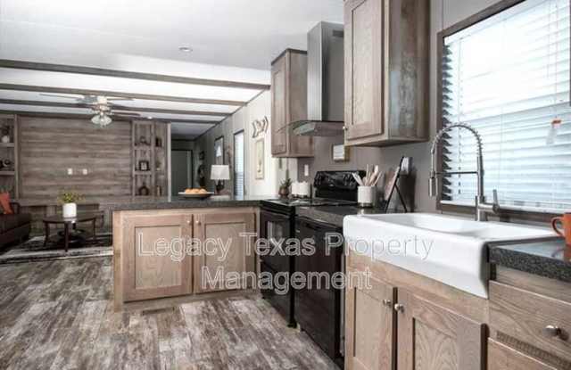 800 N Old Betsy Gallery 3