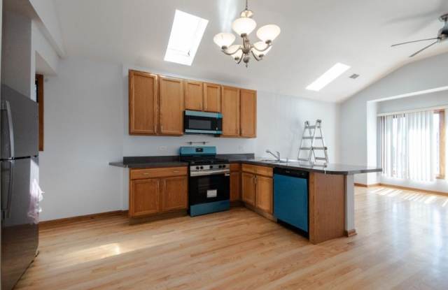2428 West Taylor Gallery 1