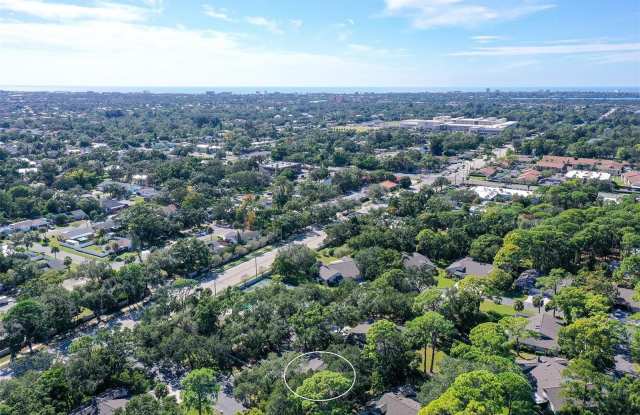 4799 OAK FOREST Drive W Gallery 1