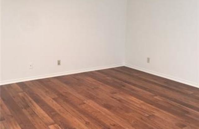 820 White Rock Street Gallery 4