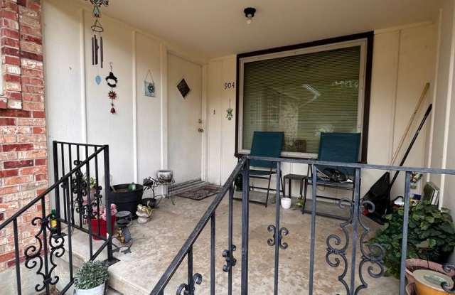 Available for immediate move in! Gallery 3