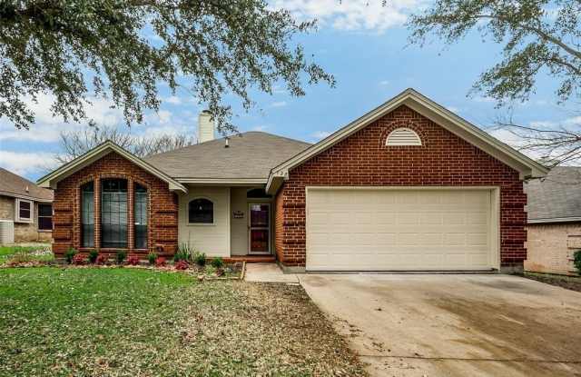 728 Nicole Drive - 728 Nicole Drive, Burleson, TX 76028