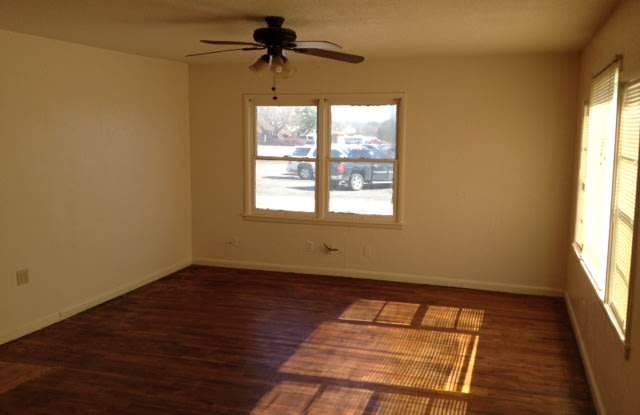 1902 W Spruce Ave Gallery 4