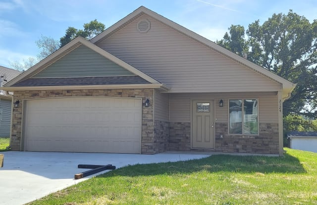 2124 Nashville Street - 2124 Nashville Street, Joplin, MO 64801