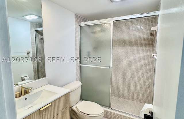 575 Oaks Ln Gallery 2