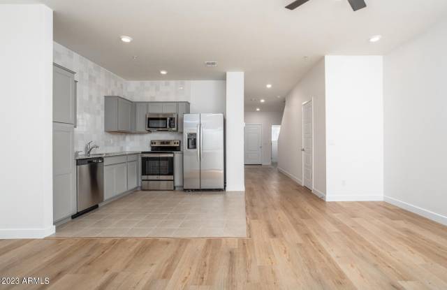 2169 W Harmont Drive Gallery 2
